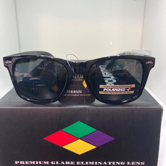 Shinny Black Classic Polarized Unisex Sunglasses - Picture 3 of 4